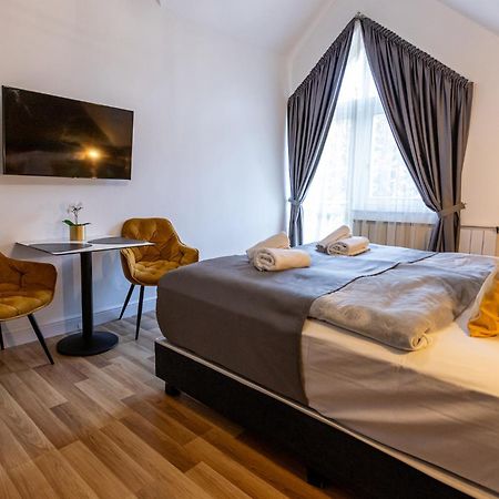 Hotel Clariss Balatonalmádi Buitenkant foto