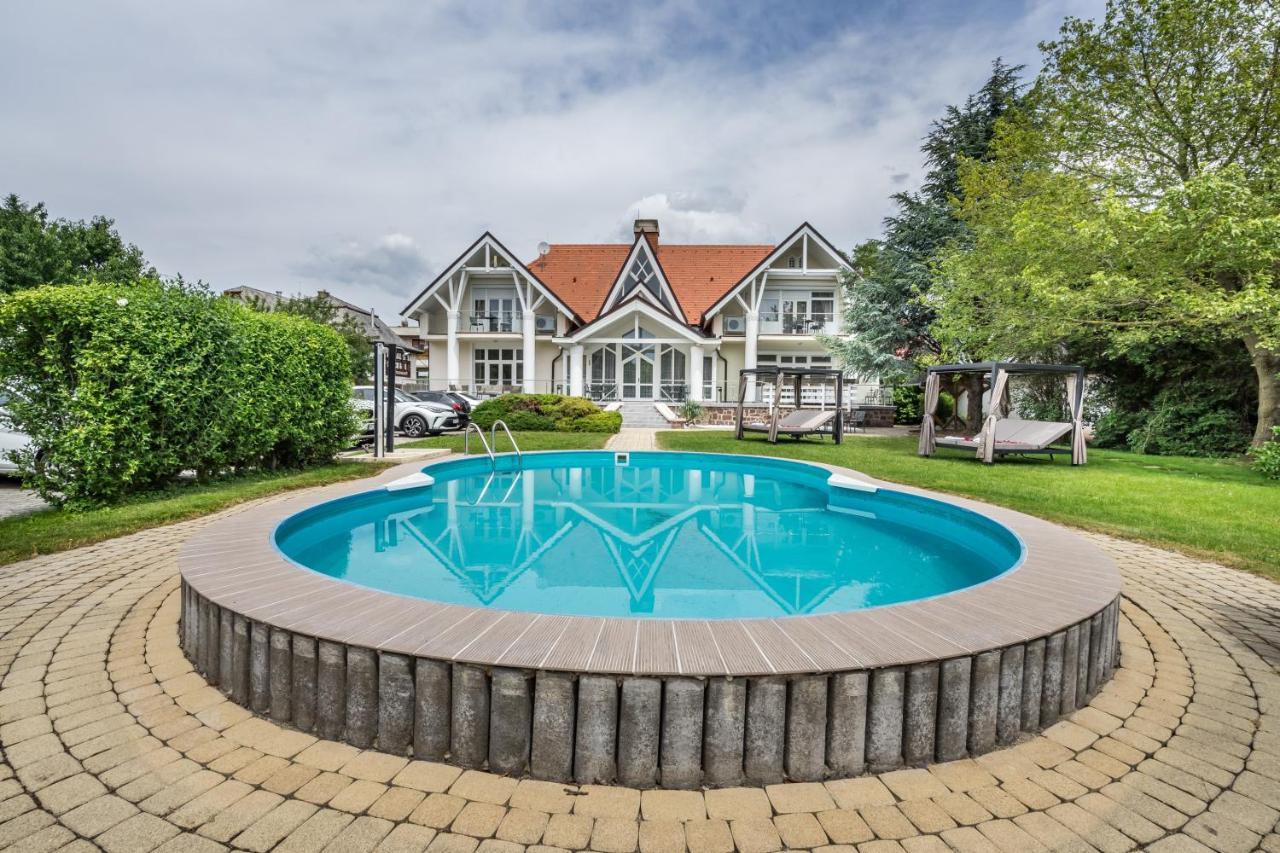 Hotel Clariss Balatonalmádi Buitenkant foto