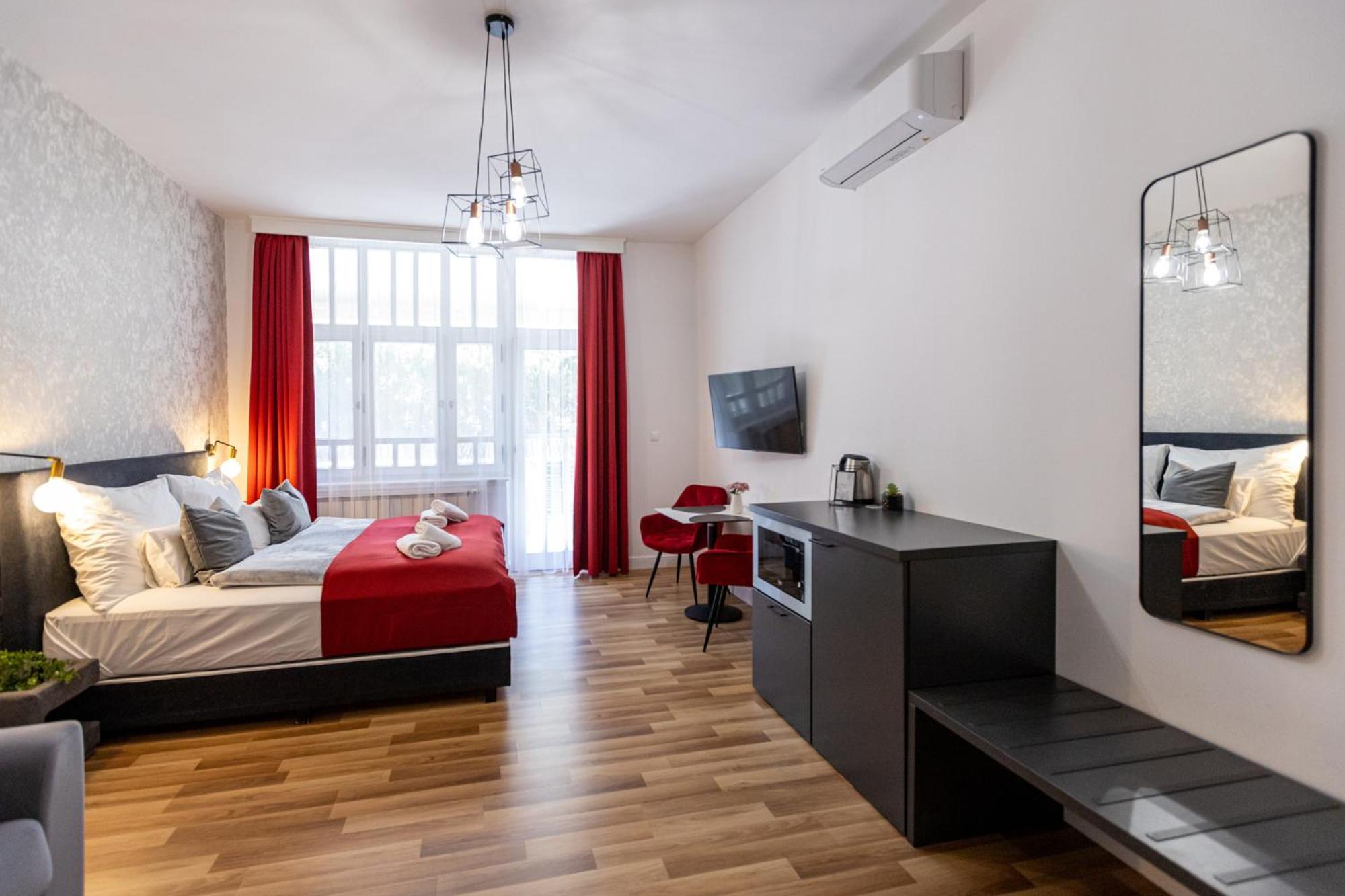 Hotel Clariss Balatonalmádi Buitenkant foto