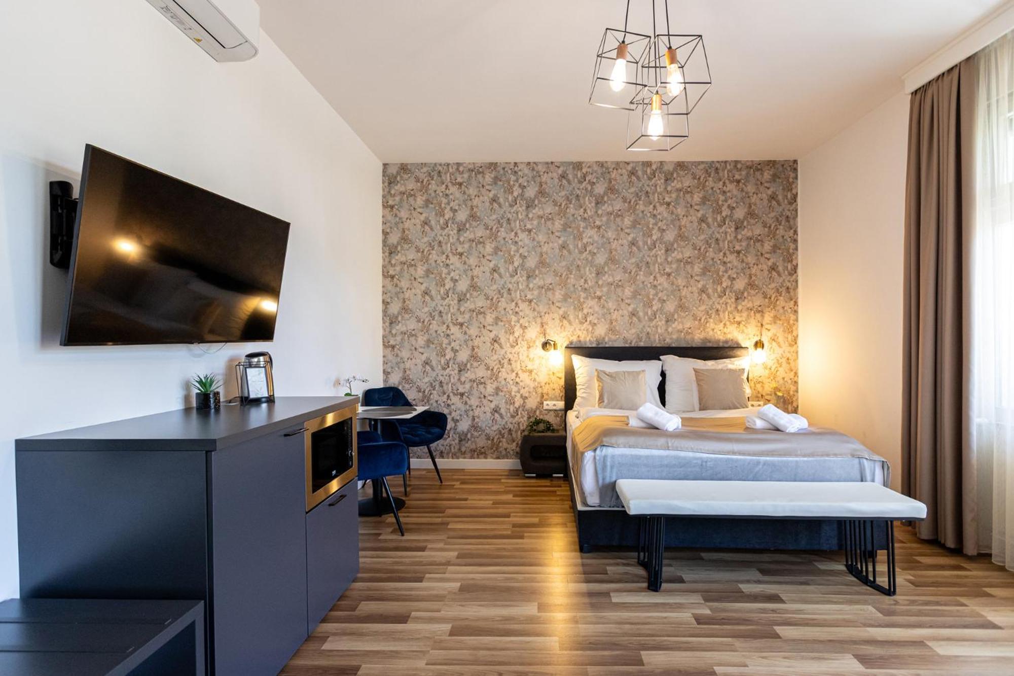 Hotel Clariss Balatonalmádi Buitenkant foto