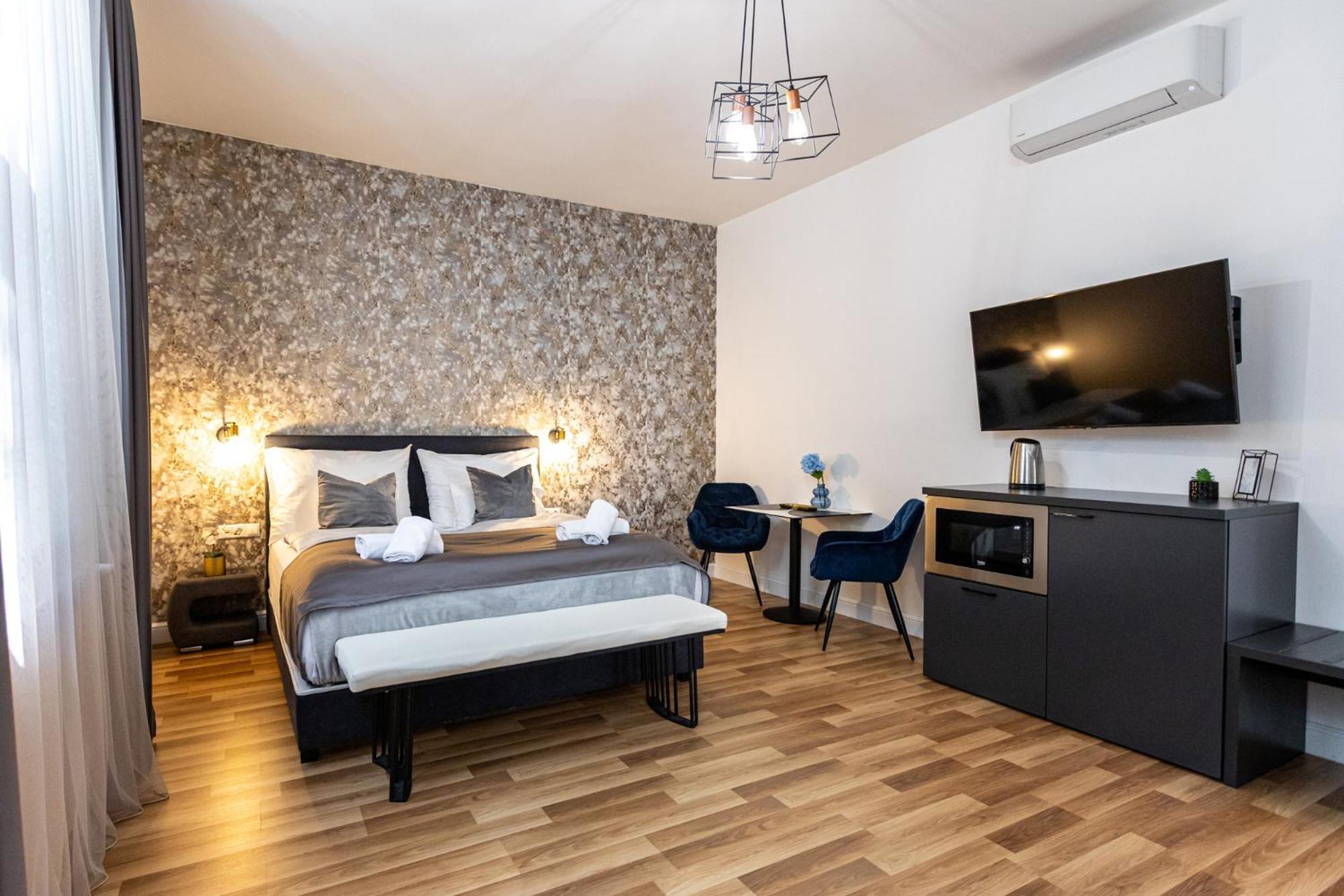 Hotel Clariss Balatonalmádi Buitenkant foto