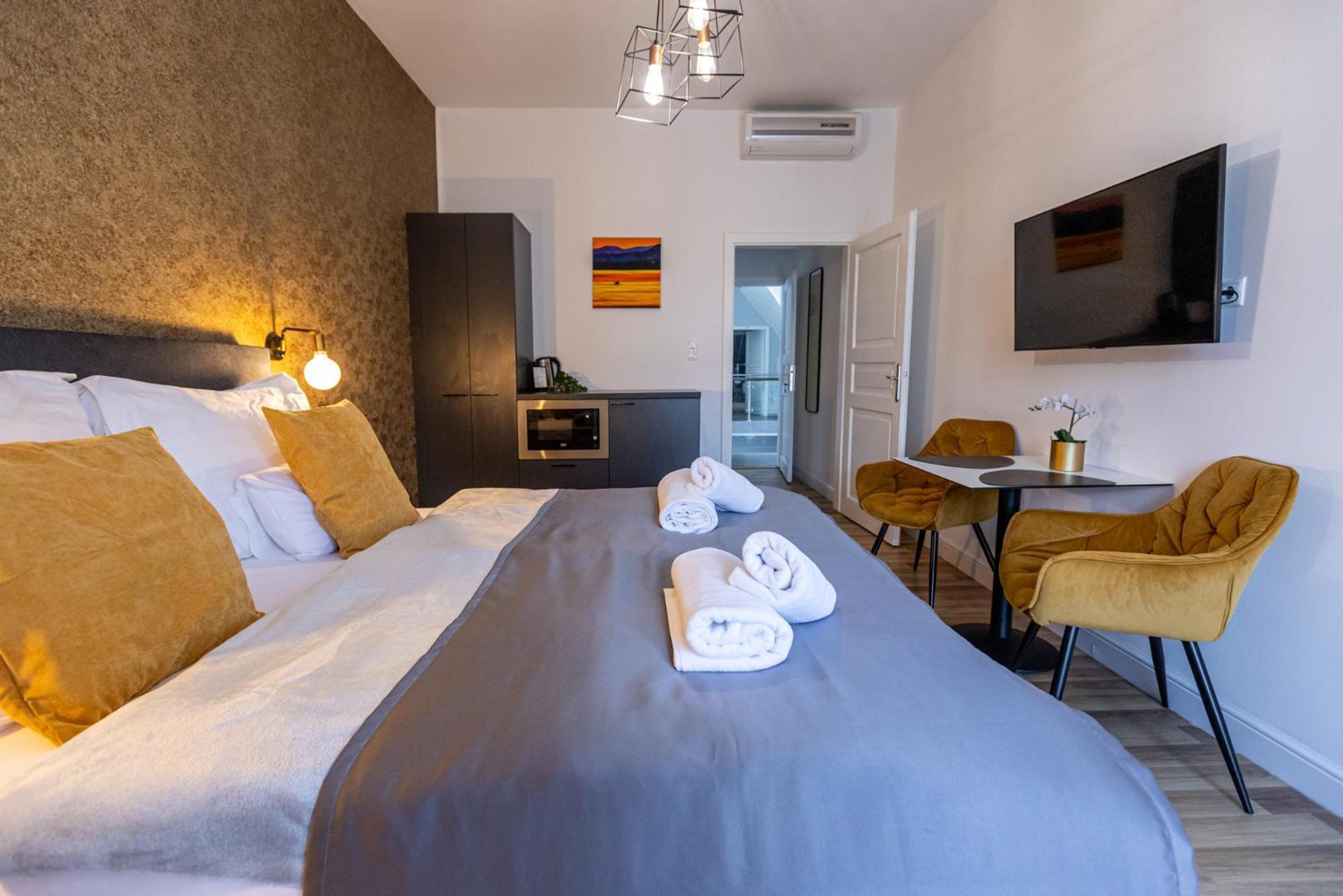 Hotel Clariss Balatonalmádi Buitenkant foto