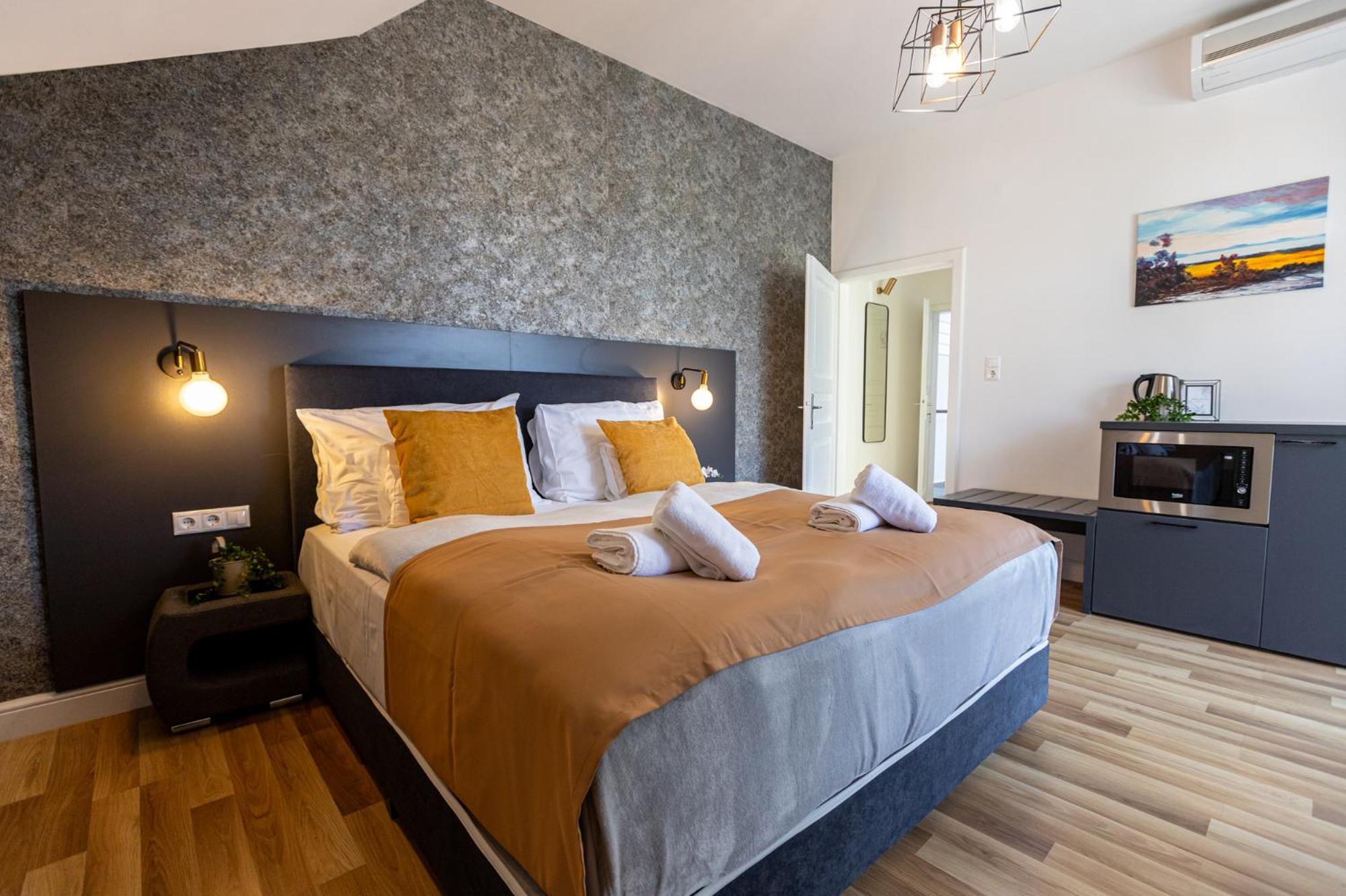 Hotel Clariss Balatonalmádi Buitenkant foto