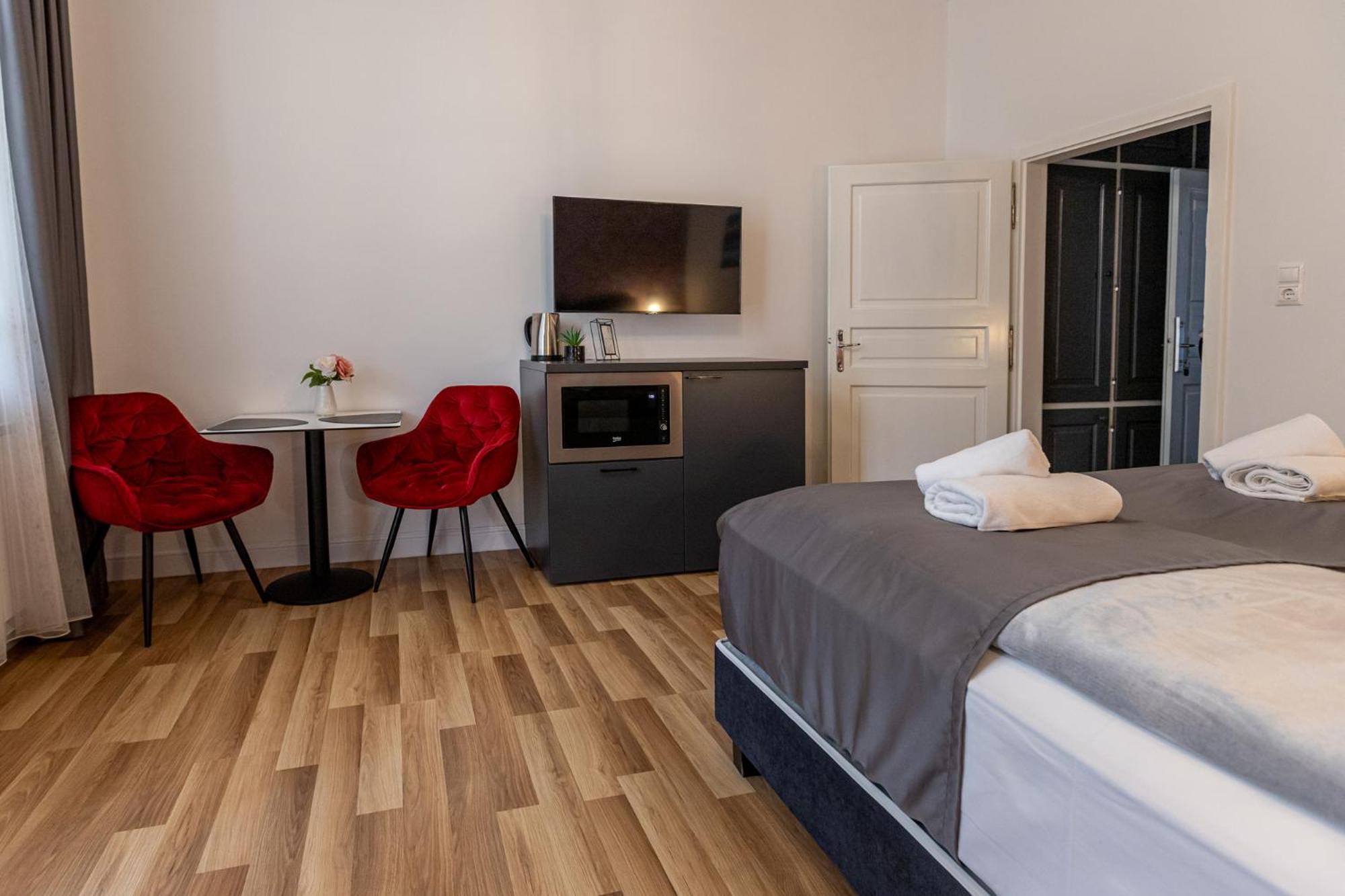 Hotel Clariss Balatonalmádi Buitenkant foto