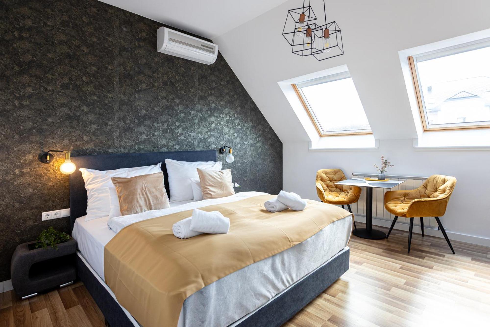 Hotel Clariss Balatonalmádi Buitenkant foto