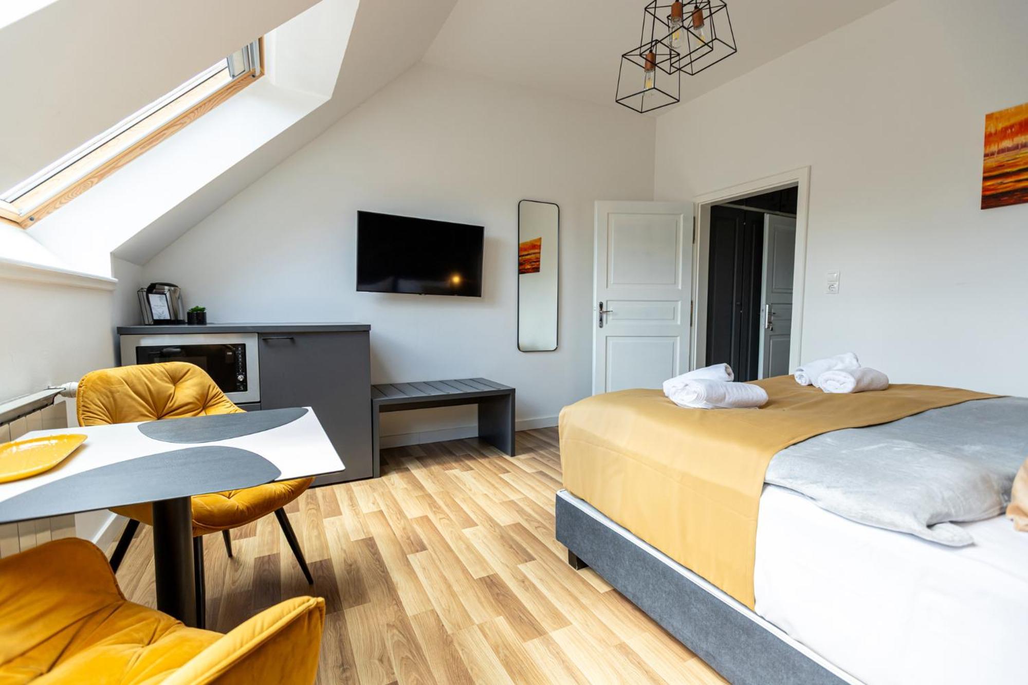 Hotel Clariss Balatonalmádi Buitenkant foto