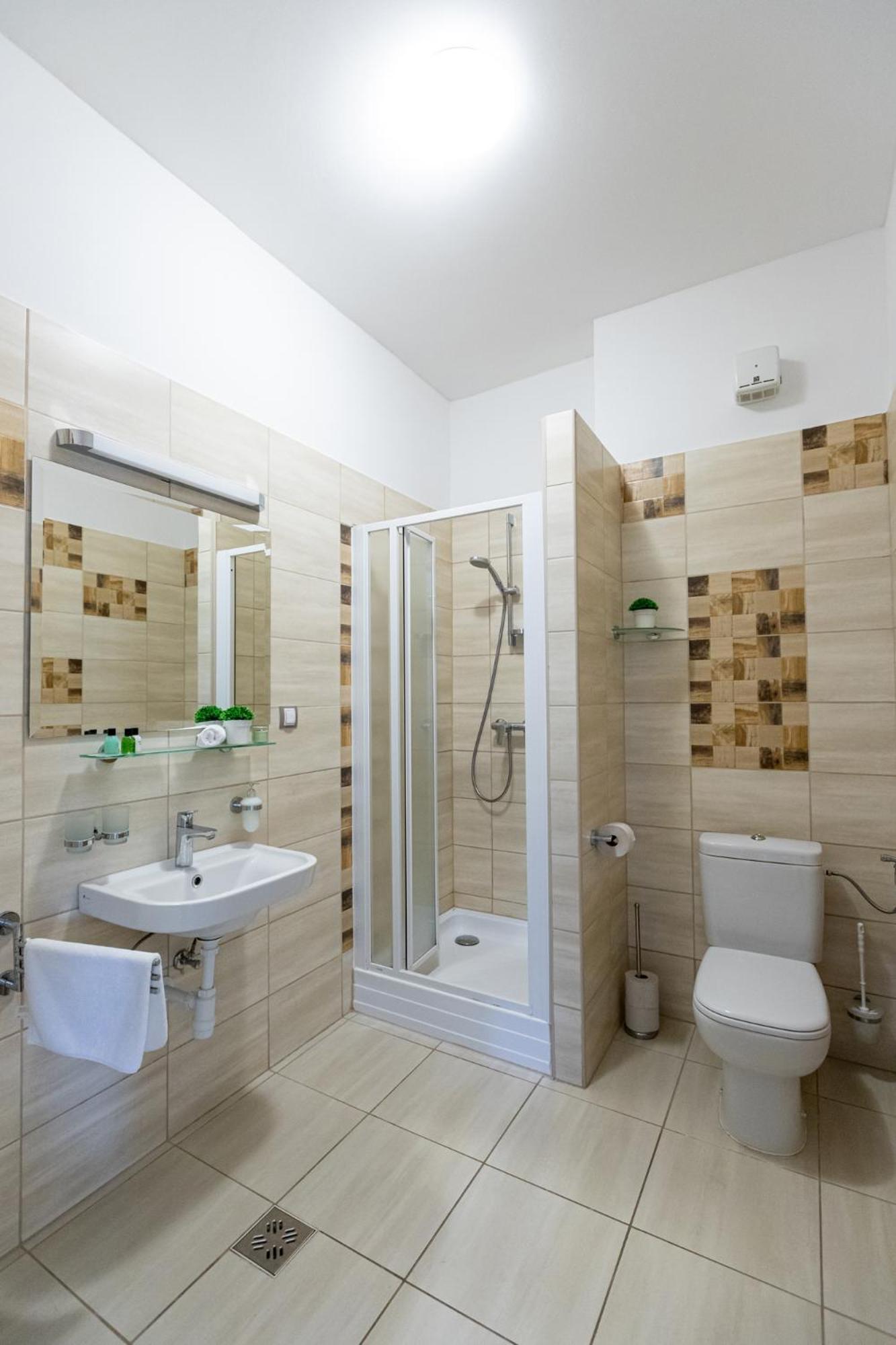 Hotel Clariss Balatonalmádi Buitenkant foto