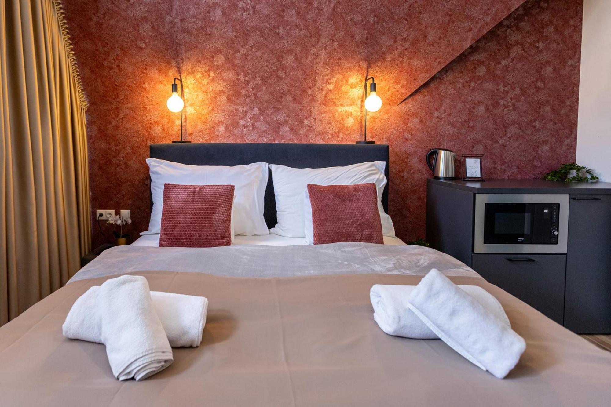 Hotel Clariss Balatonalmádi Buitenkant foto