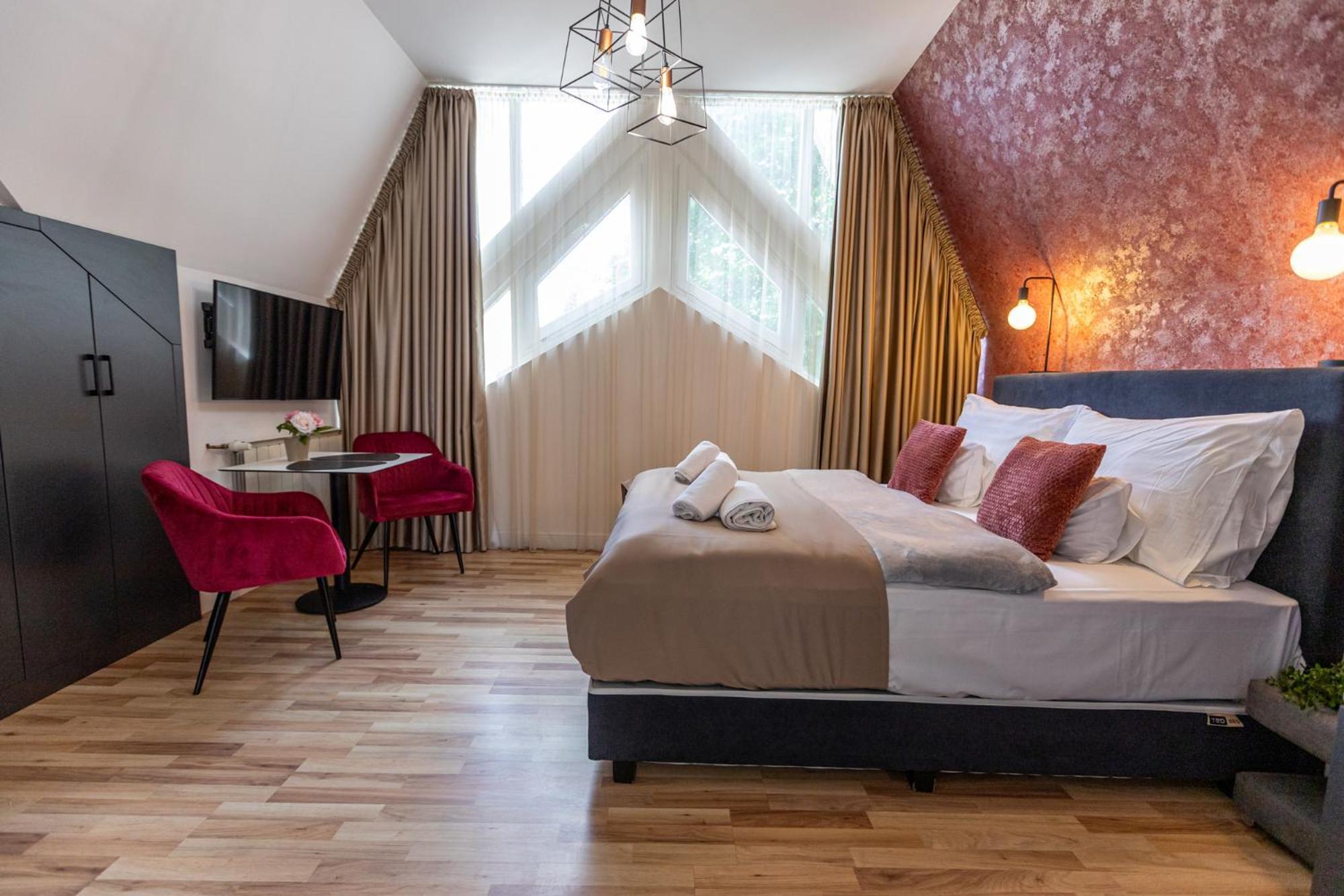 Hotel Clariss Balatonalmádi Buitenkant foto